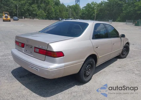 1998 Toyota Camry Le from USA, damaged, VIN 4T1BG22K8WU280178